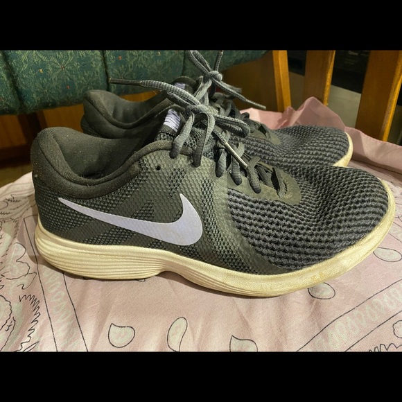 Women’s Nike Running Shoes - Picture 3 of 5